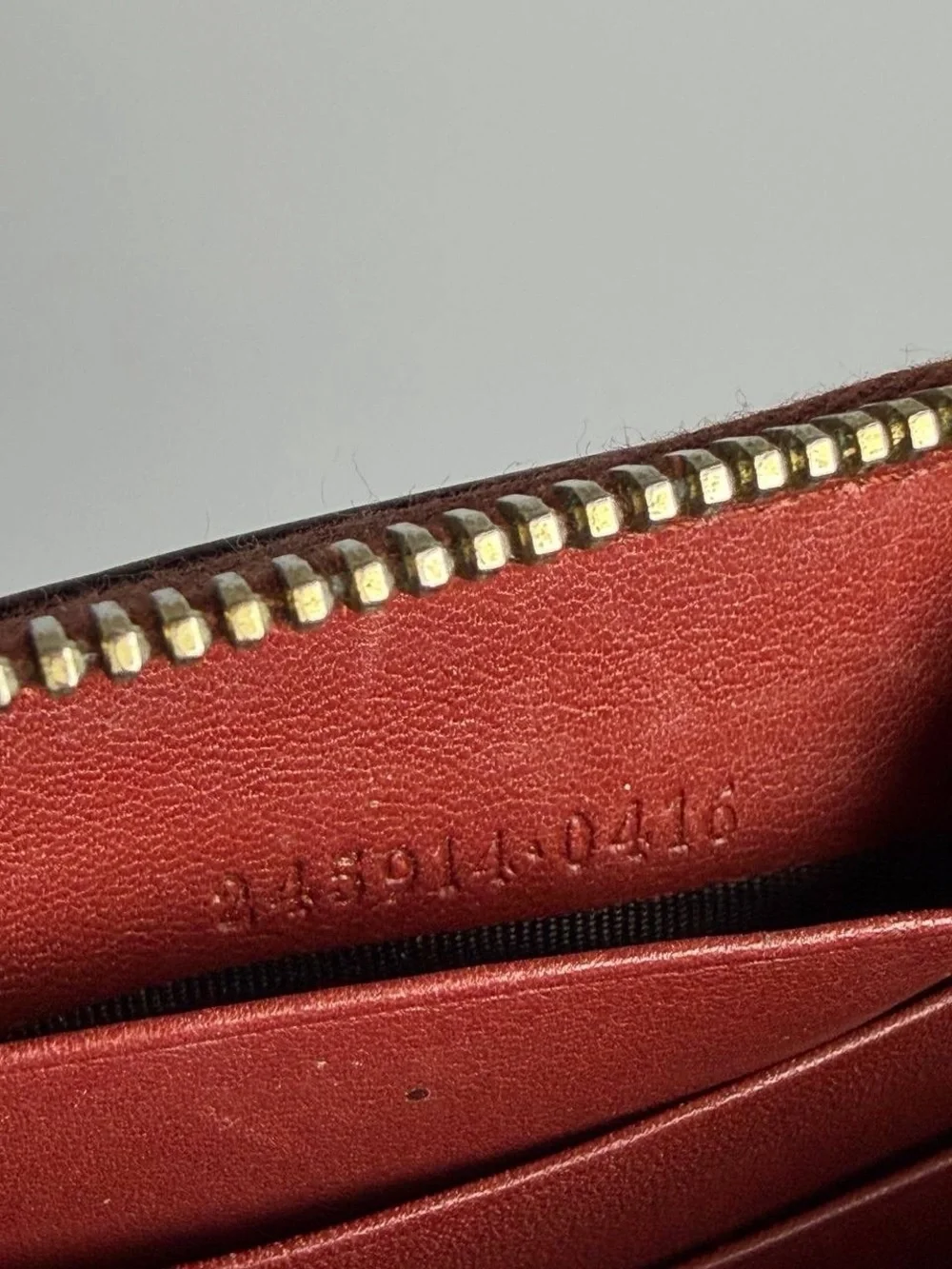 Gucci GG Guccissima Dark Oxblood Leather Zip Around Wallet Distressed Rare - Picture 14 of 14
